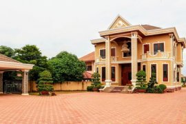8 Bedroom House for sale in Phosi, Vientiane